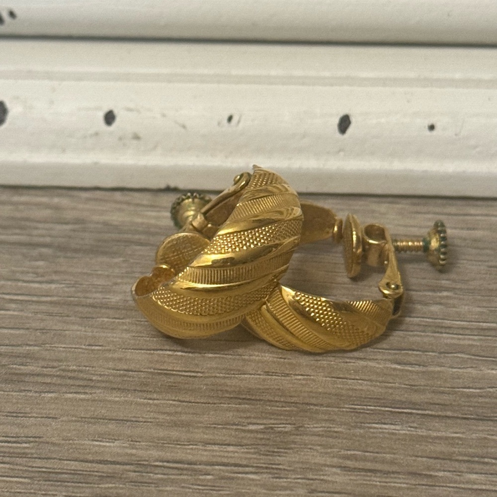 Vintage Napier Gold-Tone Screw Back Earrings